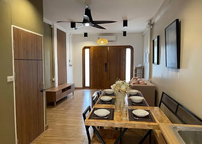 Private House With Pagoda View, Near Grand Palace Bangkok