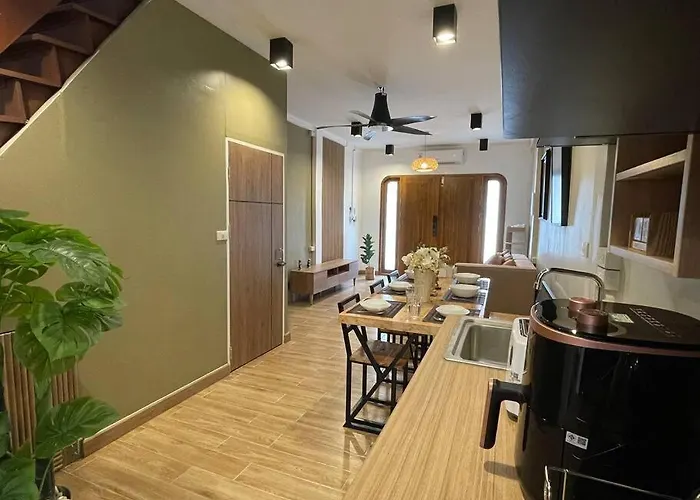 Private House With Pagoda View, Near Grand Palace Bangkok